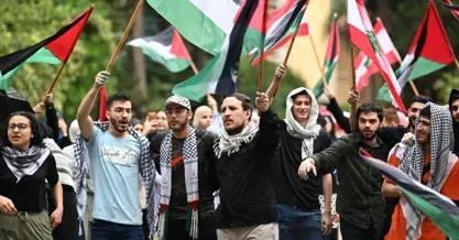 Lübnan’daki öğrencilerden, İsrail protestosu