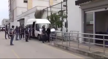 2 şehirde operasyon: 16 göçmen kaçakçısı yakalandı
